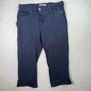 Levis Classic Capri Blue Crop Pants Size‎ 32